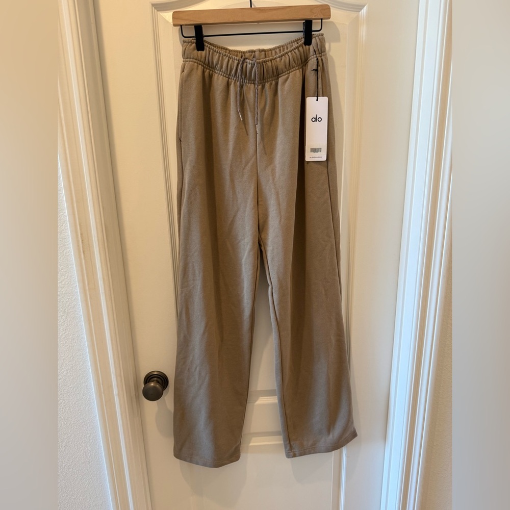 ALO Accolade Straight Leg Sweatpant color gravel